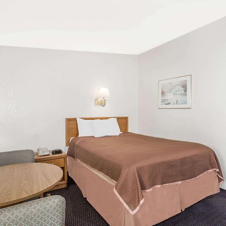 Howard Johnson By Wyndham Vero Beach / Downtown Extérieur photo