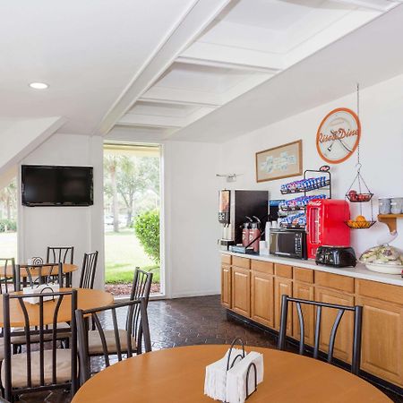 Howard Johnson By Wyndham Vero Beach / Downtown Extérieur photo