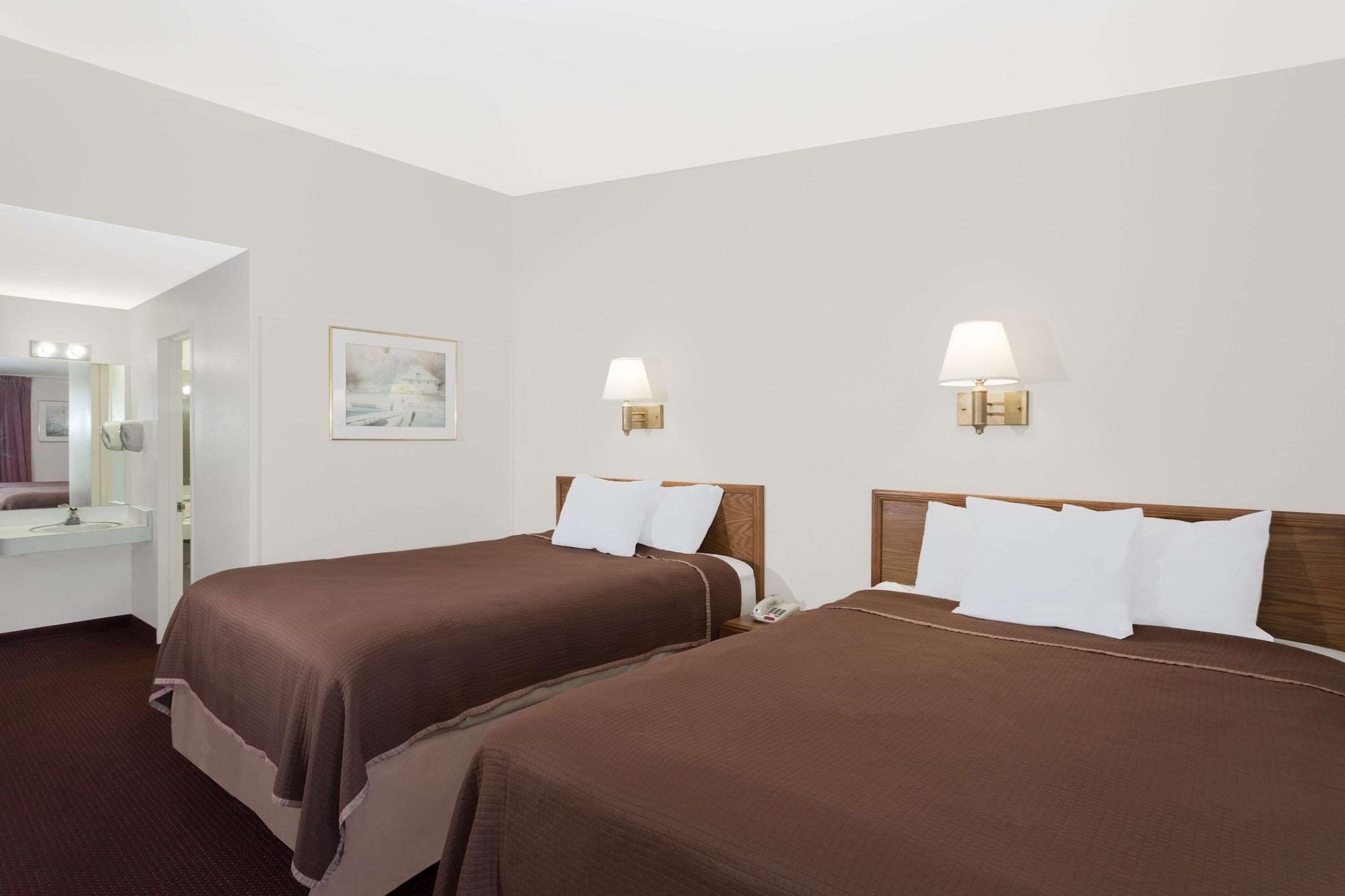 Howard Johnson By Wyndham Vero Beach / Downtown Extérieur photo