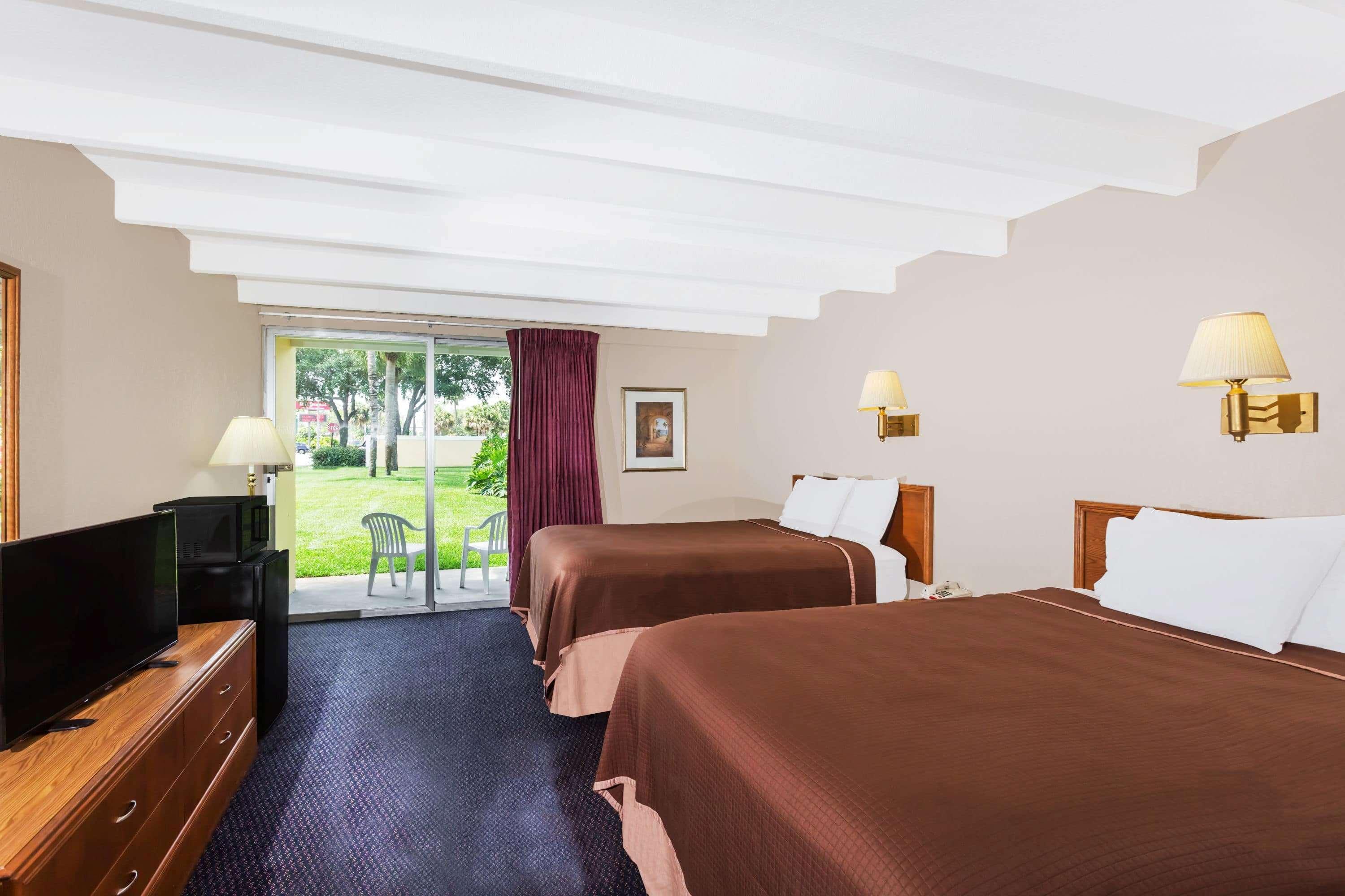 Howard Johnson By Wyndham Vero Beach / Downtown Extérieur photo