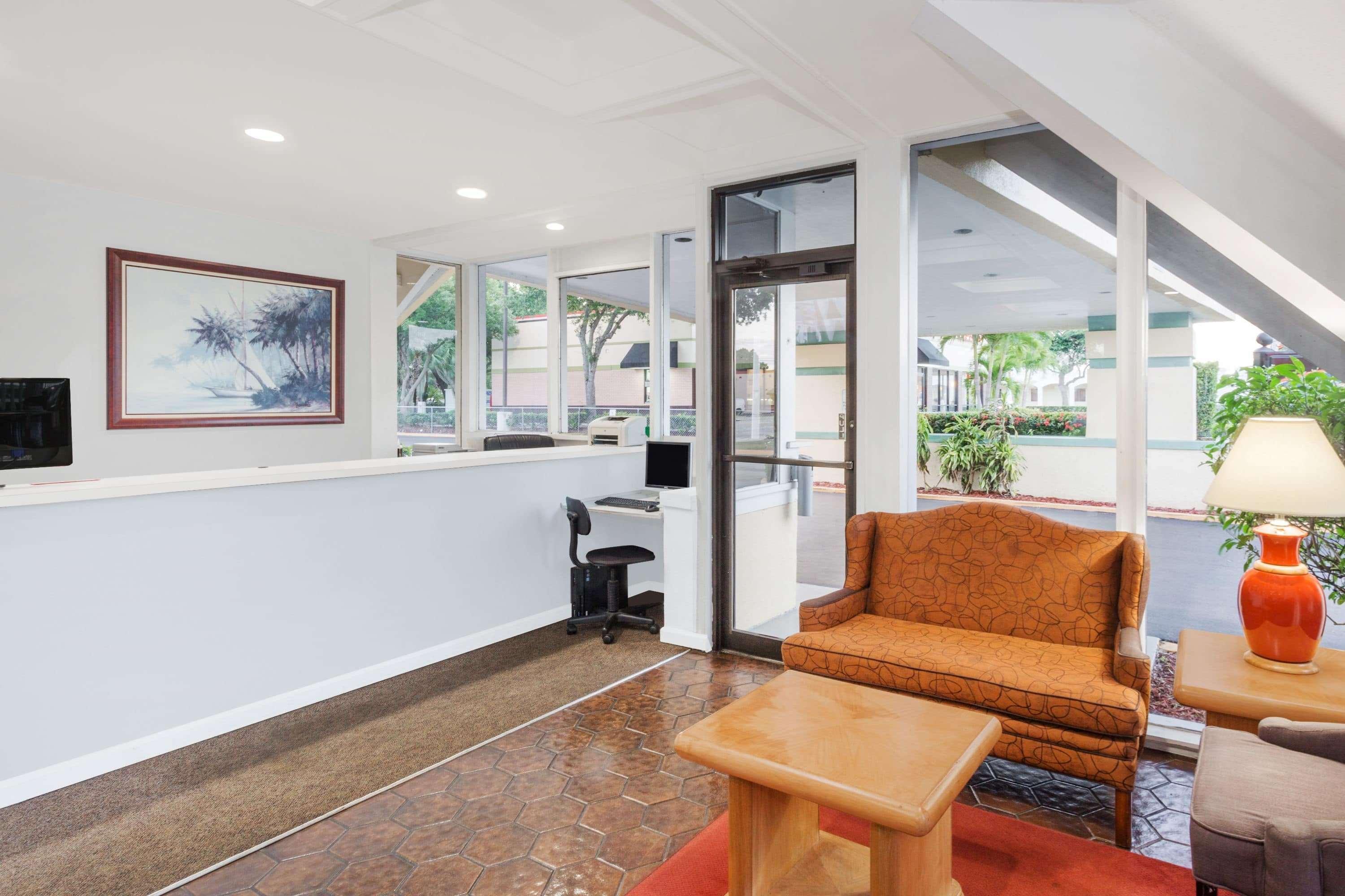 Howard Johnson By Wyndham Vero Beach / Downtown Extérieur photo