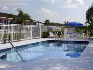 Howard Johnson By Wyndham Vero Beach / Downtown Extérieur photo